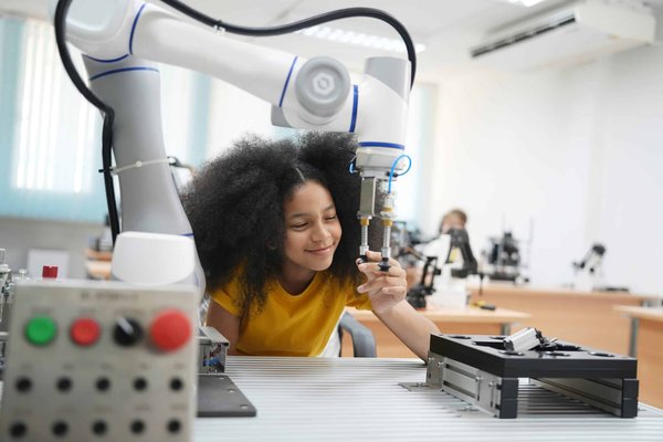 How is Wearable Technology Personalizing Healthcare and Fitness Regimes?